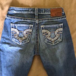 Big Star Legendary blue jeans, mid rise straight. Distinctive stitching.